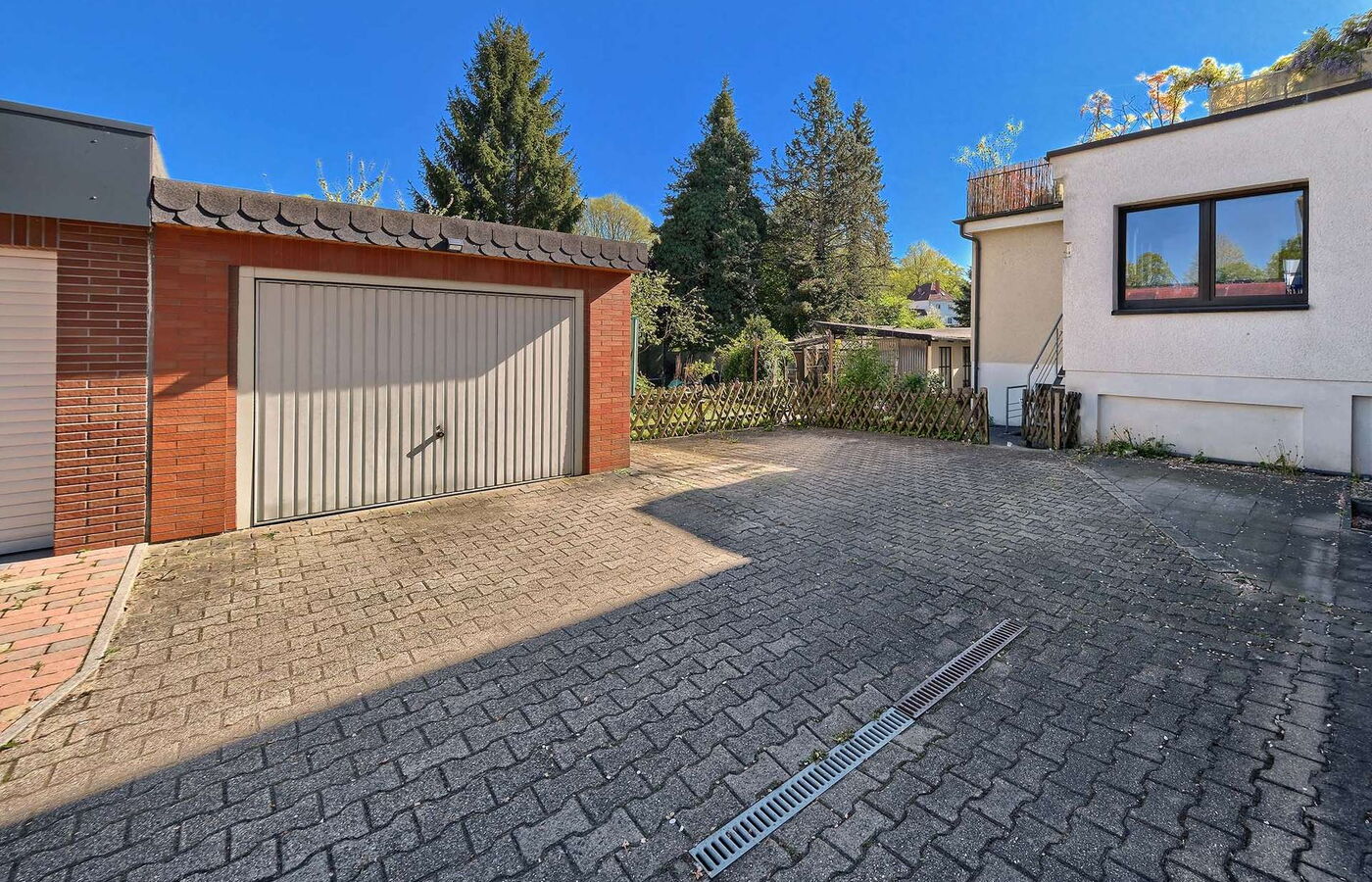 Garage & Stellplätze