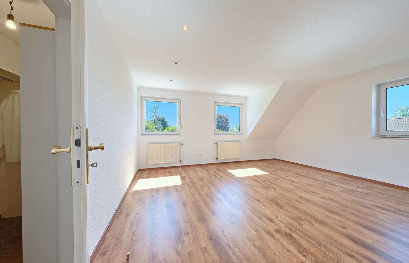 Schlafzimmer & begehbarer Kleiderschrank Dachgeschoss